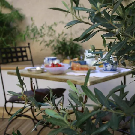 Les D'aime Bed & Breakfast 3*